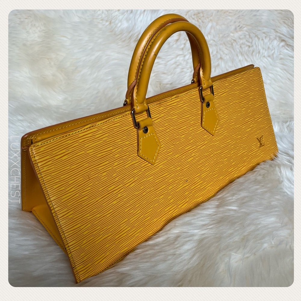✨🍯 Stunning 🍯✨ Louis Vuitton Epi yellow triangle bag